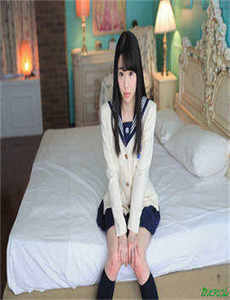 啦啦啦www在线日本免费播效-趁爸爸不在跟妈妈打扑克牌了