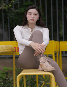 缉私群英-郑爽背环保袋现身