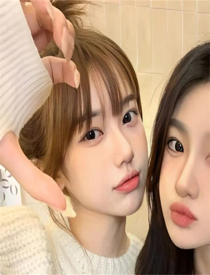 艺术电影技术揭秘：《关于她》的创作历程与幕后故事 ——深入探索艺术电影的艺术世界